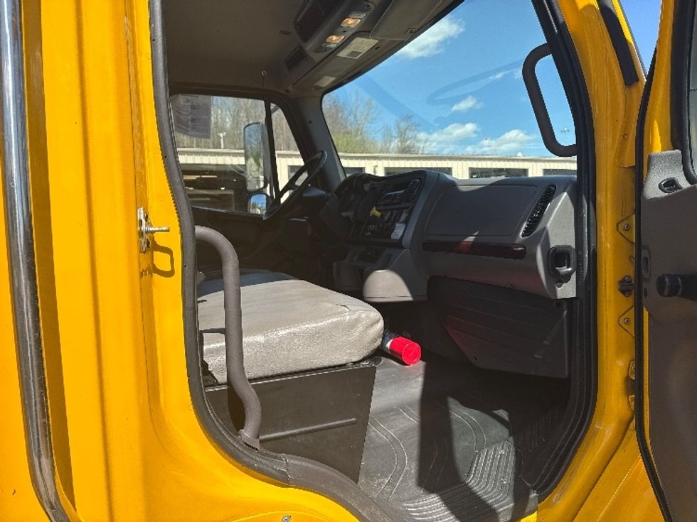 Medium Duty Box Truck-Light and Medium Duty Trucks-Freightliner-2020-M2-Cross Lanes-WV-165,816\n\t\tmiles-$ 49,500 - Image 18