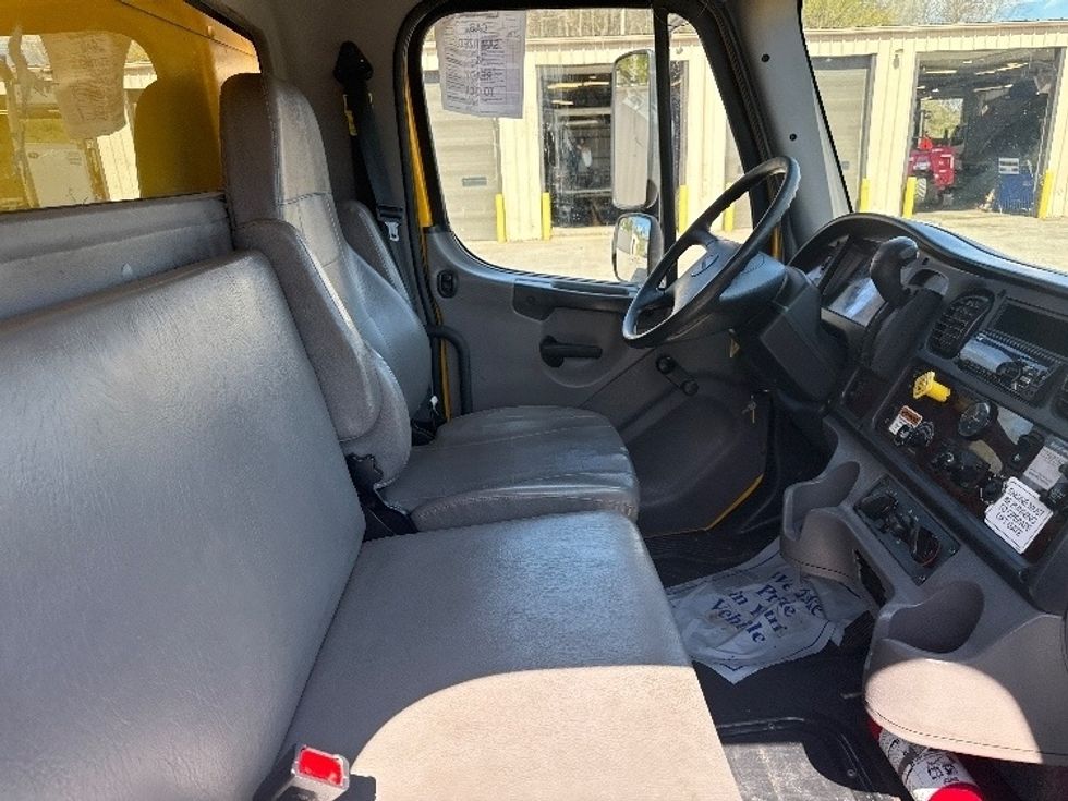 Medium Duty Box Truck-Light and Medium Duty Trucks-Freightliner-2020-M2-Cross Lanes-WV-165,816\n\t\tmiles-$ 49,500 - Image 20