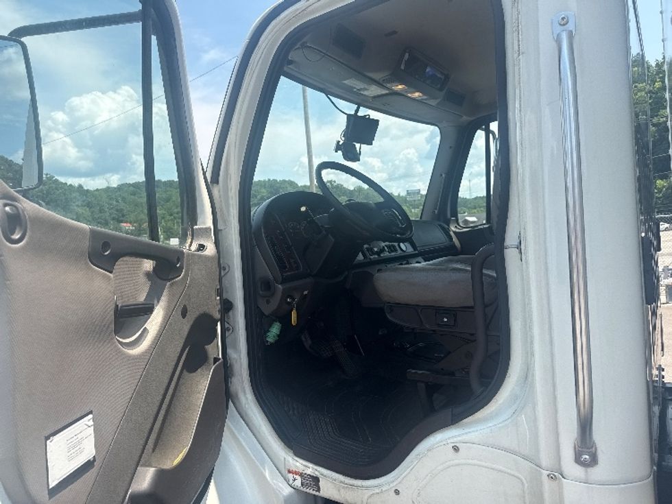 Medium Duty Box Truck-Light and Medium Duty Trucks-Freightliner-2020-M2-Cross Lanes-WV-169,755\n\t\tmiles-$ 56,500 - Image 16