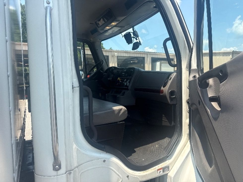 Medium Duty Box Truck-Light and Medium Duty Trucks-Freightliner-2020-M2-Cross Lanes-WV-169,755\n\t\tmiles-$ 56,500 - Image 20