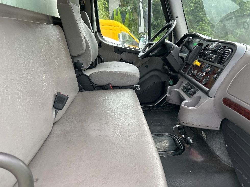 Medium Duty Box Truck-Light and Medium Duty Trucks-Freightliner-2020-M2-Cross Lanes-WV-169,755\n\t\tmiles-$ 56,500 - Image 22