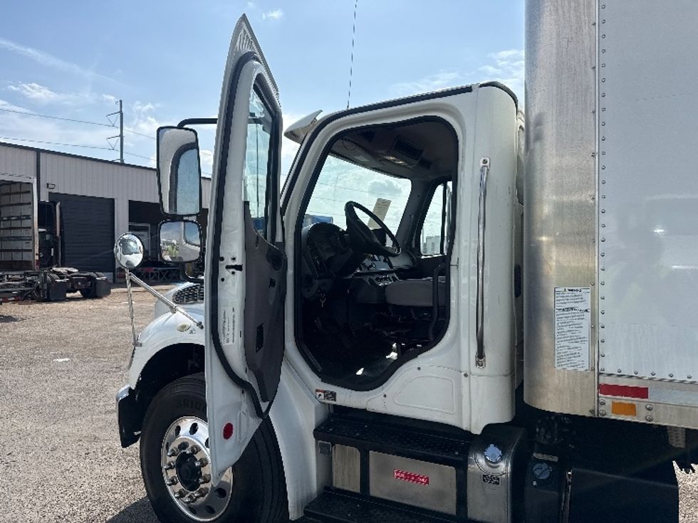 Medium Duty Box Truck-Light and Medium Duty Trucks-Freightliner-2020-M2-Dallas-TX-102,123\n\t\tmiles-$ 66,500 - Image 16