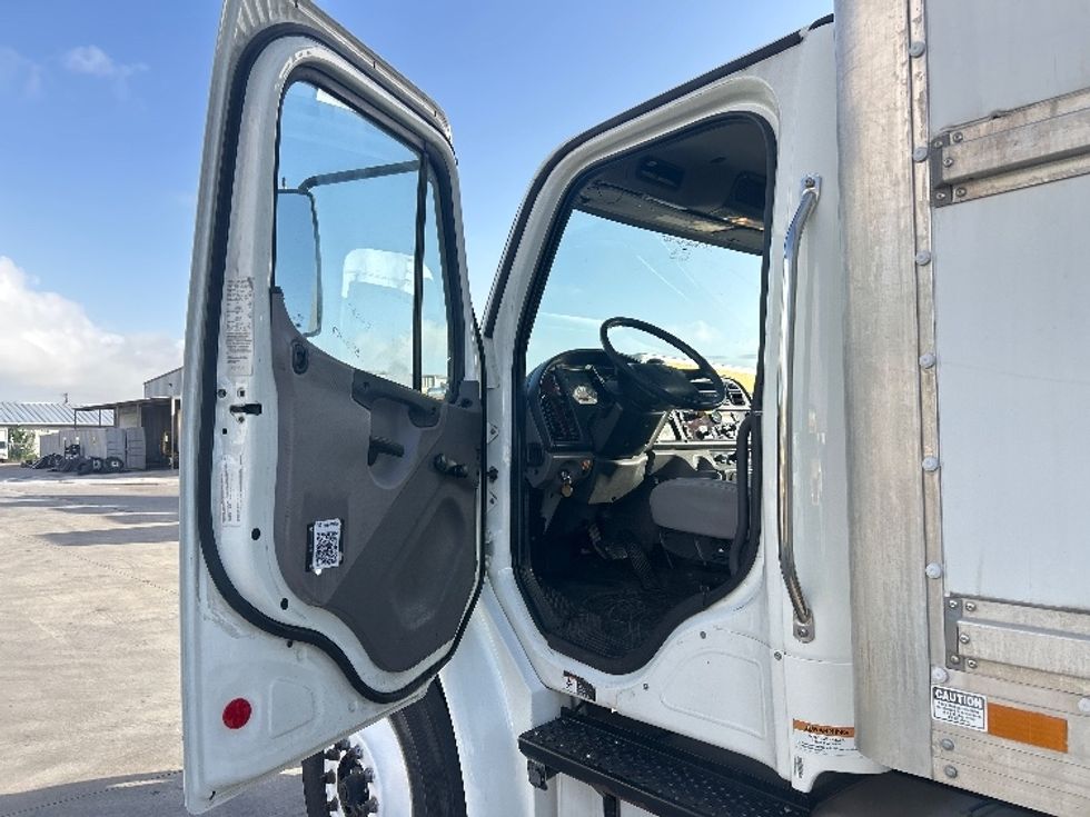 Medium Duty Box Truck-Light and Medium Duty Trucks-Freightliner-2020-M2-Dallas-TX-133,950\n\t\tmiles-$ 67,250 - Image 16
