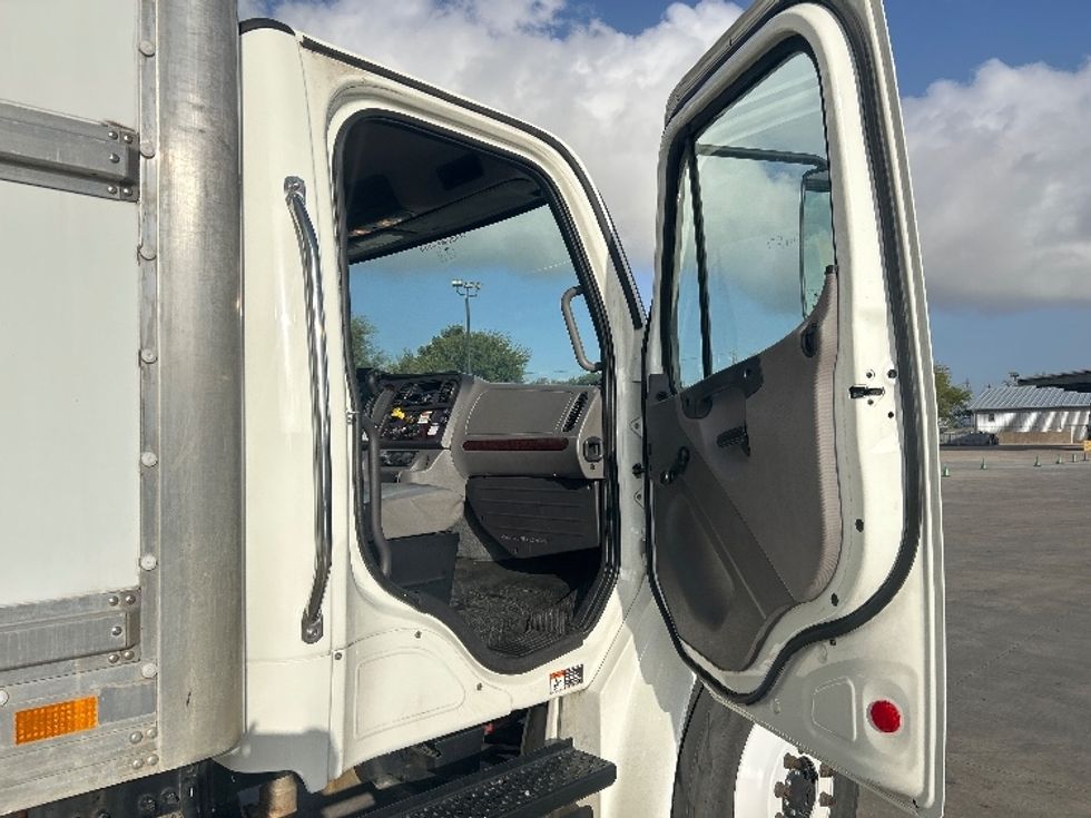 Medium Duty Box Truck-Light and Medium Duty Trucks-Freightliner-2020-M2-Dallas-TX-133,950\n\t\tmiles-$ 67,250 - Image 20
