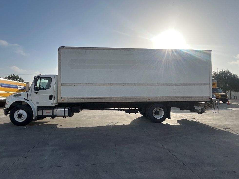 Medium Duty Box Truck-Light and Medium Duty Trucks-Freightliner-2020-M2-Dallas-TX-133,950\n\t\tmiles-$ 67,250 - Image 4