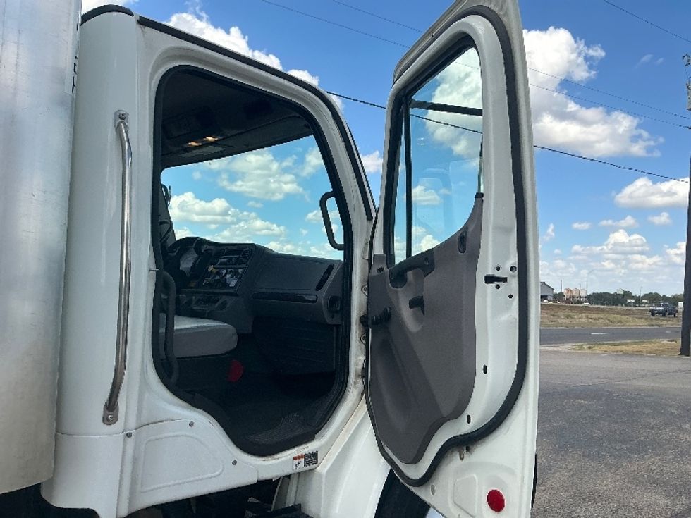 Medium Duty Box Truck-Light and Medium Duty Trucks-Freightliner-2020-M2-Dallas-TX-137,624\n\t\tmiles-$ 66,750 - Image 20