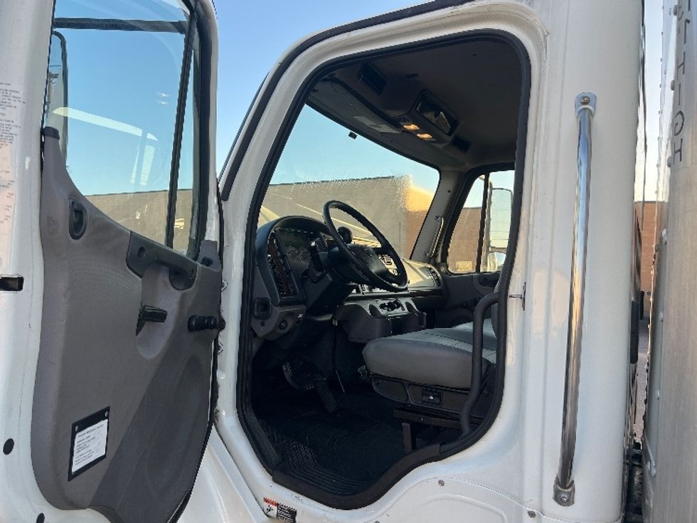 Medium Duty Box Truck-Light and Medium Duty Trucks-Freightliner-2020-M2-Dallas-TX-159,139\n\t\tmiles-$ 53,750 - Image 16