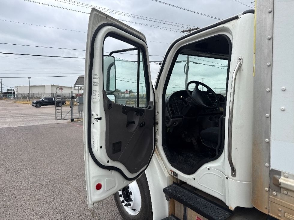 Medium Duty Box Truck-Light and Medium Duty Trucks-Freightliner-2020-M2-Dallas-TX-195,180\n\t\tmiles-$ 53,250 - Image 16