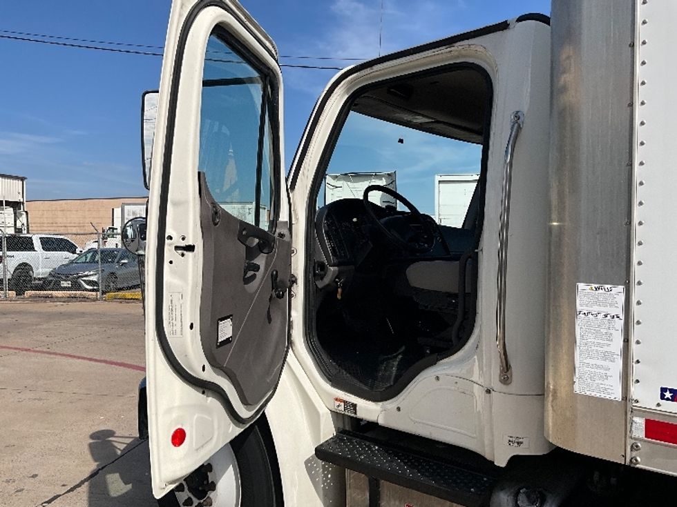 Medium Duty Box Truck-Light and Medium Duty Trucks-Freightliner-2020-M2-Dallas-TX-214,676\n\t\tmiles-$ 45,000 - Image 15