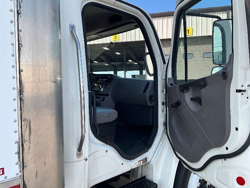 Medium Duty Box Truck-Light and Medium Duty Trucks-Freightliner-2020-M2-Dallas-TX-214,676\n\t\tmiles-$ 45,000 - Image 19