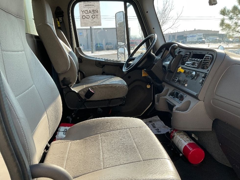 Medium Duty Box Truck-Light and Medium Duty Trucks-Freightliner-2020-M2-Dallas-TX-32,353\n\t\tmiles-$ 71,500 - Image 22