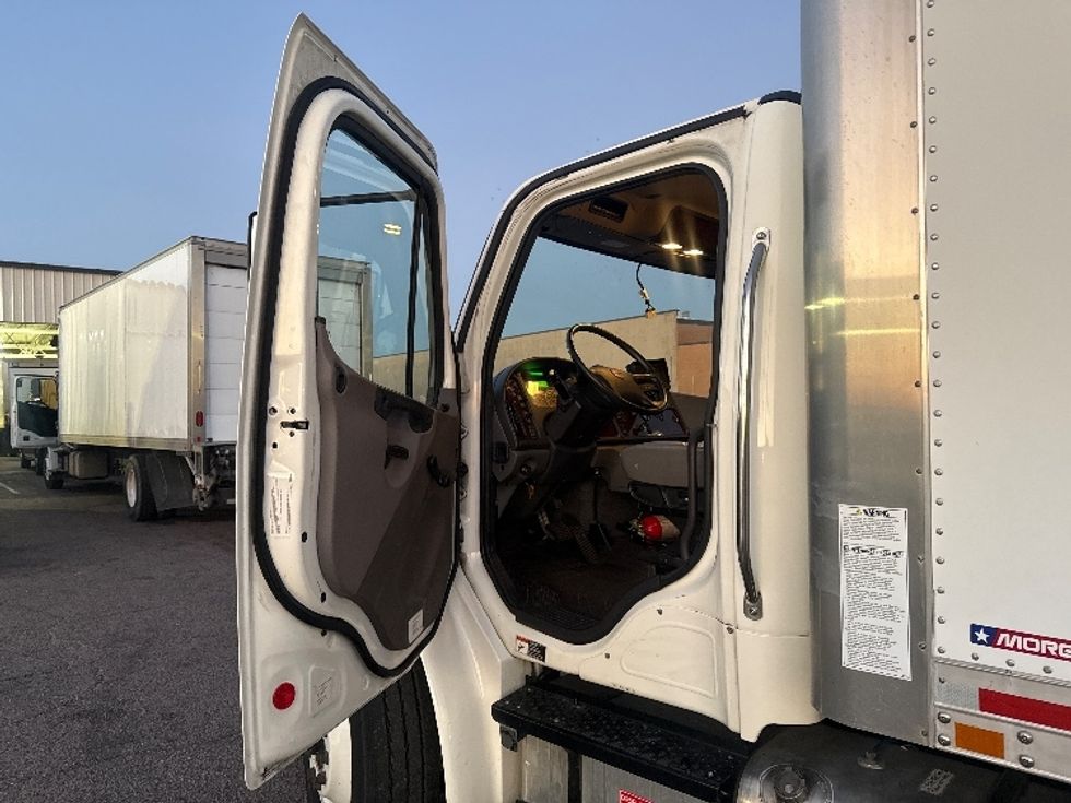 Medium Duty Box Truck-Light and Medium Duty Trucks-Freightliner-2020-M2-Dallas-TX-53,031\n\t\tmiles-$ 71,000 - Image 16