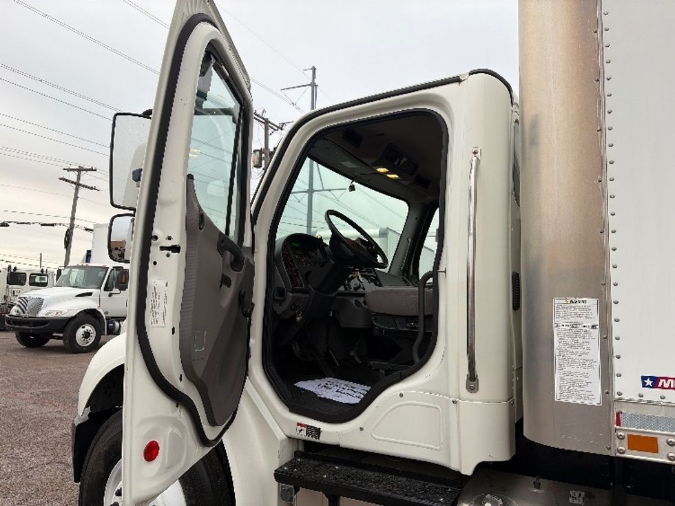 Medium Duty Box Truck-Light and Medium Duty Trucks-Freightliner-2020-M2-Dallas-TX-55,622\n\t\tmiles-$ 70,500 - Image 16