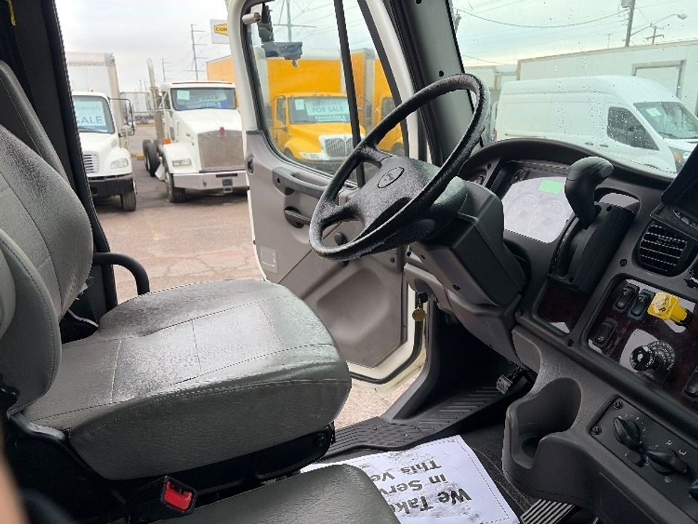 Medium Duty Box Truck-Light and Medium Duty Trucks-Freightliner-2020-M2-Dallas-TX-55,622\n\t\tmiles-$ 70,500 - Image 22