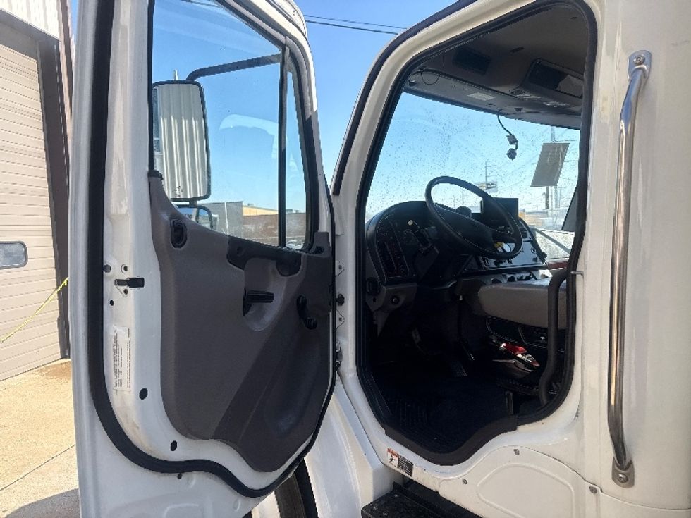 Medium Duty Box Truck-Light and Medium Duty Trucks-Freightliner-2020-M2-Dallas-TX-56,427\n\t\tmiles-$ 70,500 - Image 16