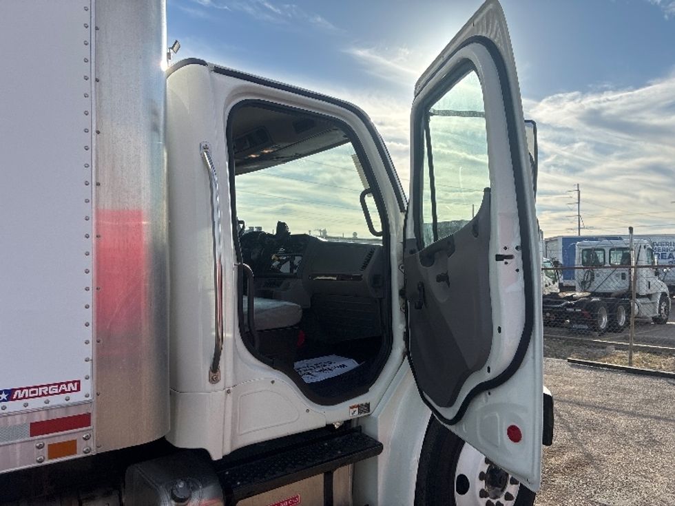 Medium Duty Box Truck-Light and Medium Duty Trucks-Freightliner-2020-M2-Dallas-TX-61,757\n\t\tmiles-$ 69,000 - Image 20