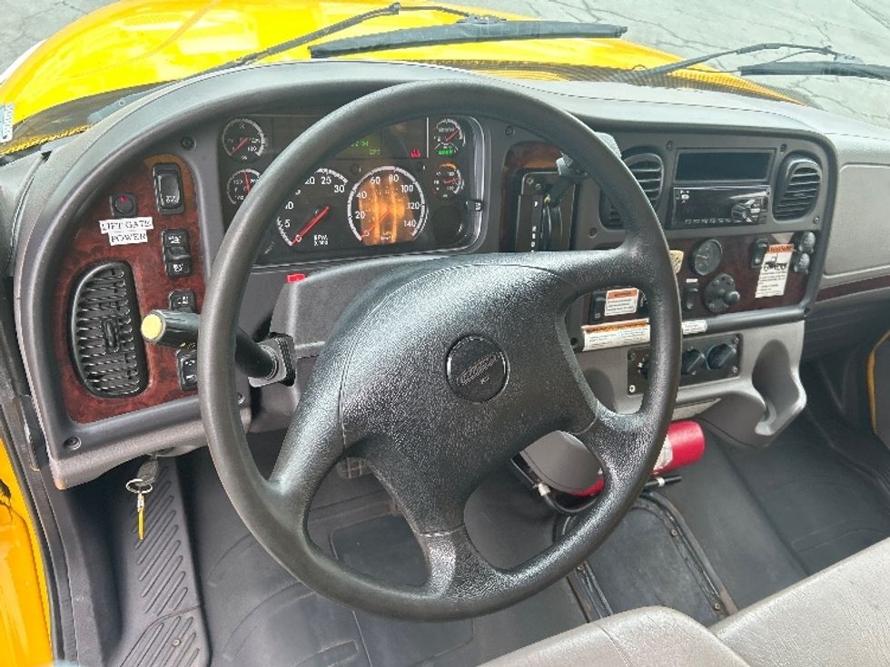 Medium Duty Box Truck-Light and Medium Duty Trucks-Freightliner-2020-M2-Dartmouth-NS-184,336\n\t\tkm-$ 69,500 - Image 17