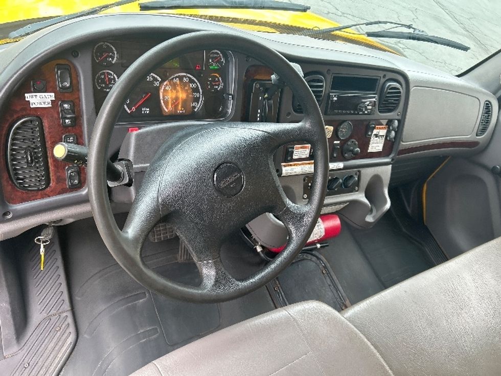 Medium Duty Box Truck-Light and Medium Duty Trucks-Freightliner-2020-M2-Dartmouth-NS-184,336\n\t\tkm-$ 69,500 - Image 18