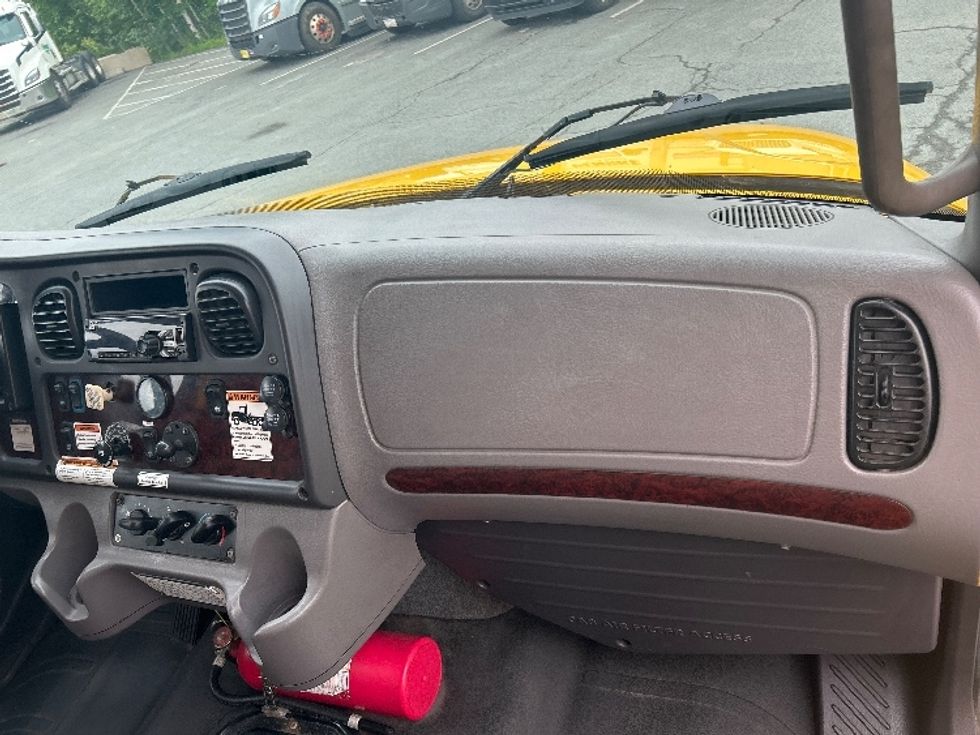 Medium Duty Box Truck-Light and Medium Duty Trucks-Freightliner-2020-M2-Dartmouth-NS-184,336\n\t\tkm-$ 69,500 - Image 21