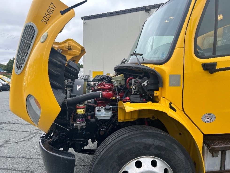 Medium Duty Box Truck-Light and Medium Duty Trucks-Freightliner-2020-M2-Dartmouth-NS-184,336\n\t\tkm-$ 69,500 - Image 24
