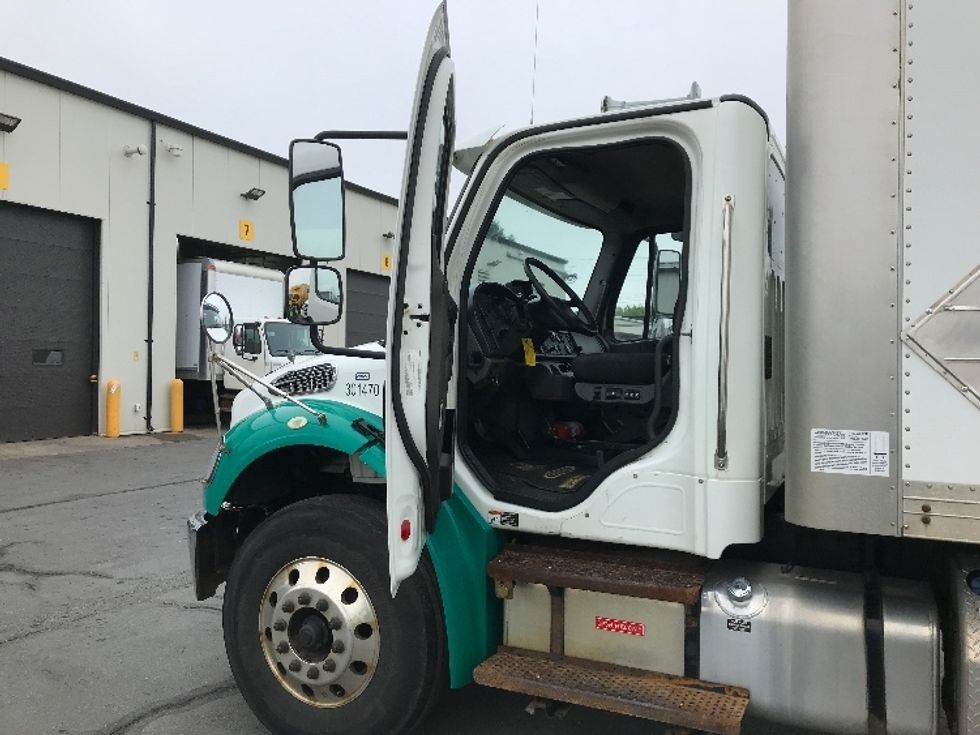 Medium Duty Box Truck-Light and Medium Duty Trucks-Freightliner-2020-M2-Dartmouth-NS-201,617\n\t\tkm-$ 75,250 - Image 16