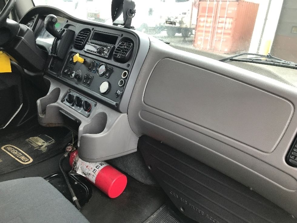 Medium Duty Box Truck-Light and Medium Duty Trucks-Freightliner-2020-M2-Dartmouth-NS-201,617\n\t\tkm-$ 75,250 - Image 21