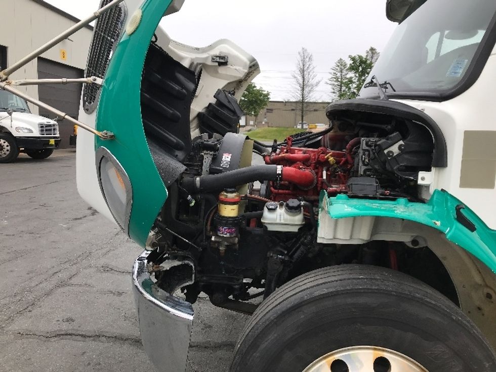 Medium Duty Box Truck-Light and Medium Duty Trucks-Freightliner-2020-M2-Dartmouth-NS-201,617\n\t\tkm-$ 75,250 - Image 24