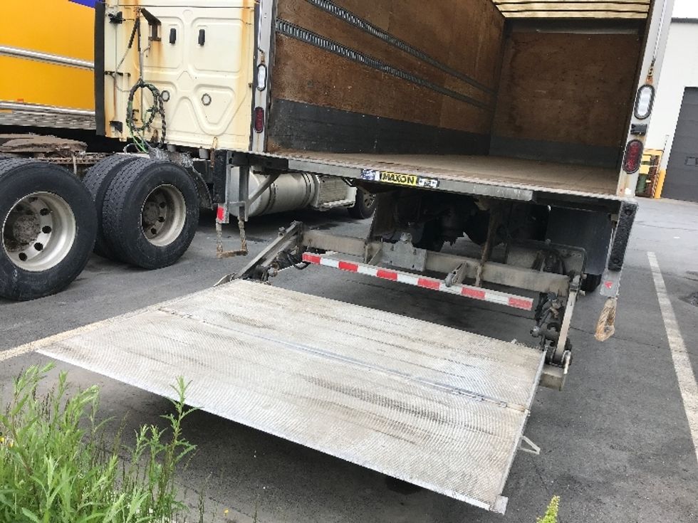 Medium Duty Box Truck-Light and Medium Duty Trucks-Freightliner-2020-M2-Dartmouth-NS-201,617\n\t\tkm-$ 75,250 - Image 9