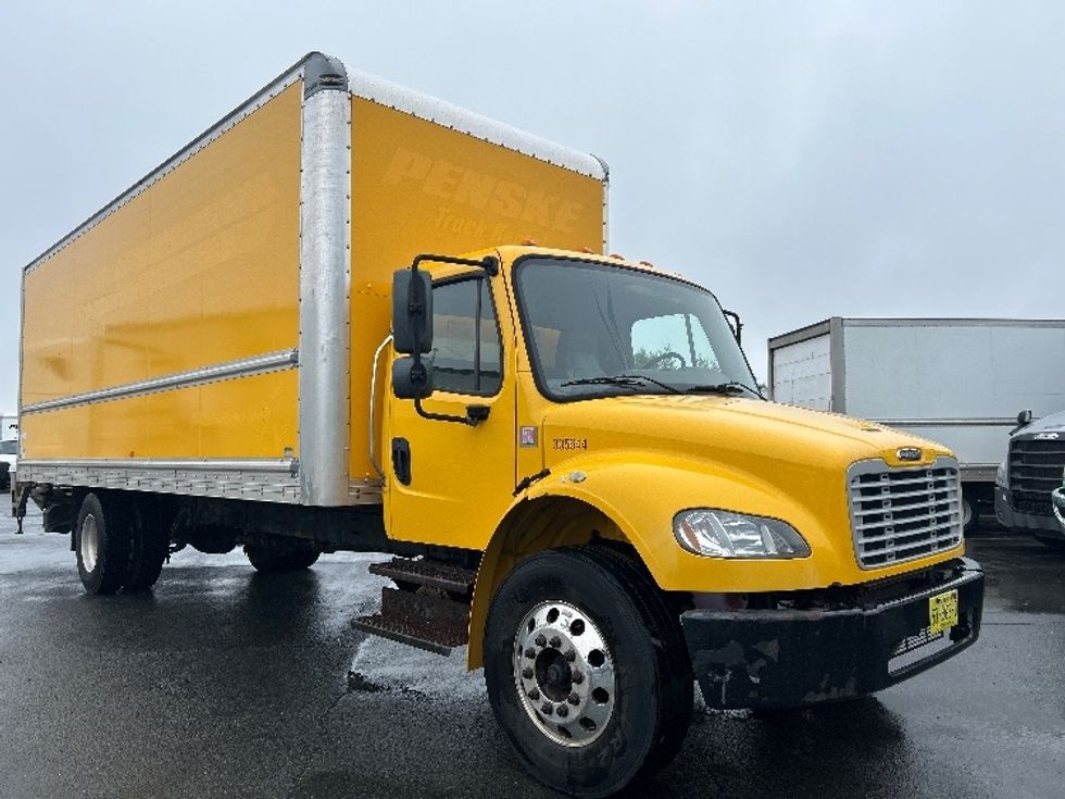 Medium Duty Box Truck-Light and Medium Duty Trucks-Freightliner-2020-M2-Dartmouth-NS-330,298\n\t\tkm-$ 57,500 - Image 1