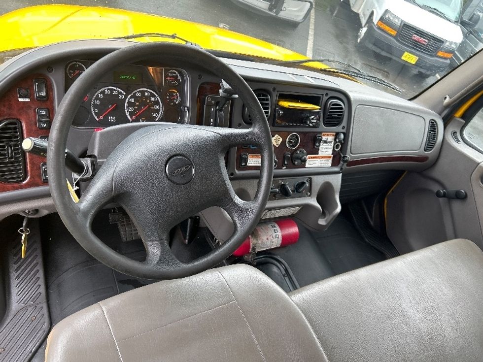 Medium Duty Box Truck-Light and Medium Duty Trucks-Freightliner-2020-M2-Dartmouth-NS-330,298\n\t\tkm-$ 57,500 - Image 18