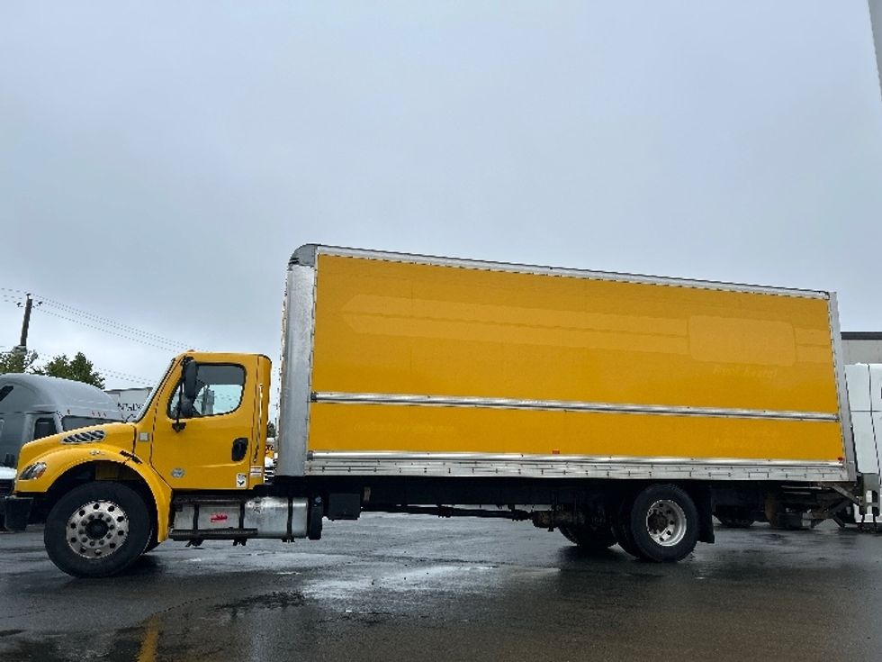 Medium Duty Box Truck-Light and Medium Duty Trucks-Freightliner-2020-M2-Dartmouth-NS-330,298\n\t\tkm-$ 57,500 - Image 4