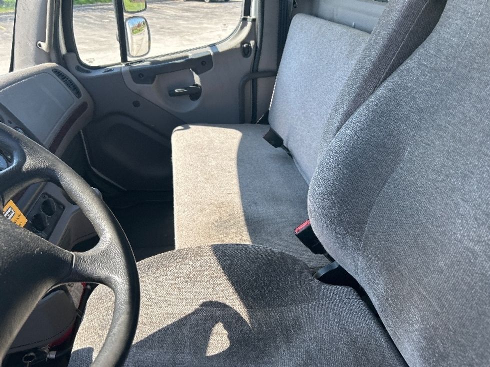Medium Duty Box Truck-Light and Medium Duty Trucks-Freightliner-2020-M2-Davenport-IA-307,541\n\t\tmiles-$ 35,000 - Image 19