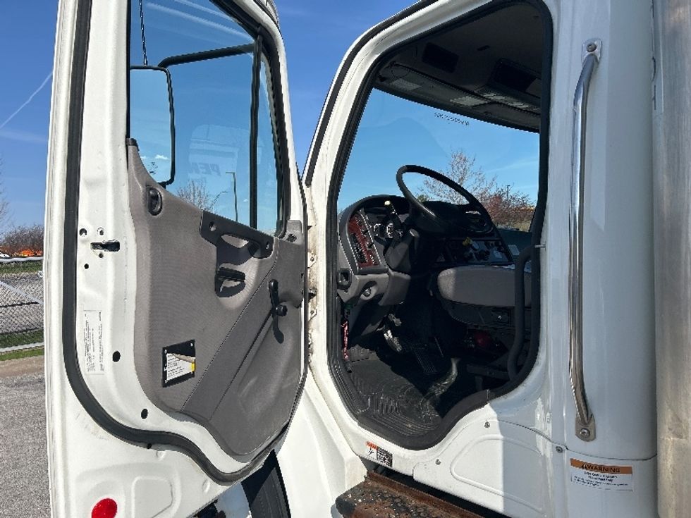 Medium Duty Box Truck-Light and Medium Duty Trucks-Freightliner-2020-M2-Davenport-IA-51,922\n\t\tmiles-$ 75,250 - Image 16