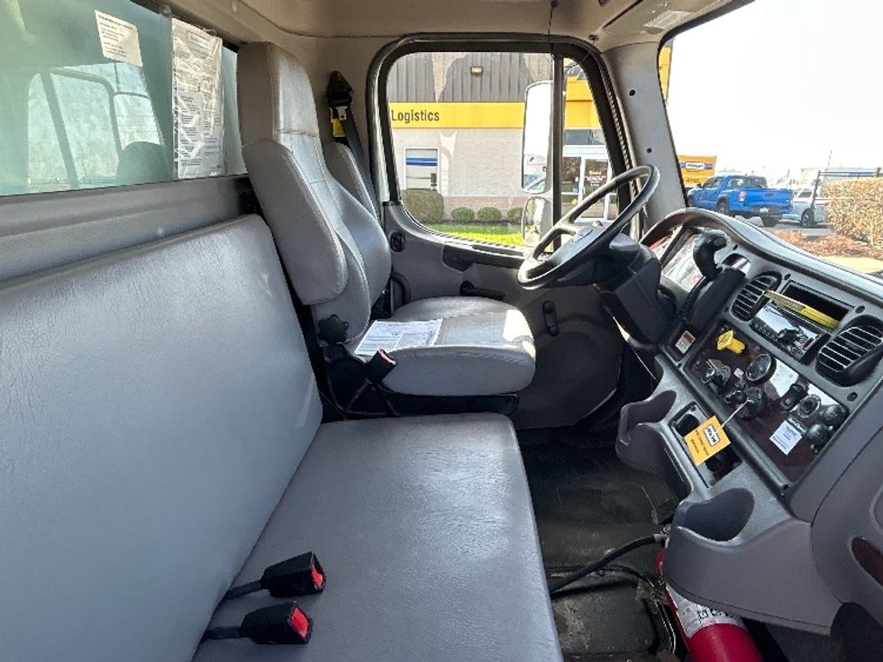Medium Duty Box Truck-Light and Medium Duty Trucks-Freightliner-2020-M2-Davenport-IA-51,922\n\t\tmiles-$ 75,250 - Image 22