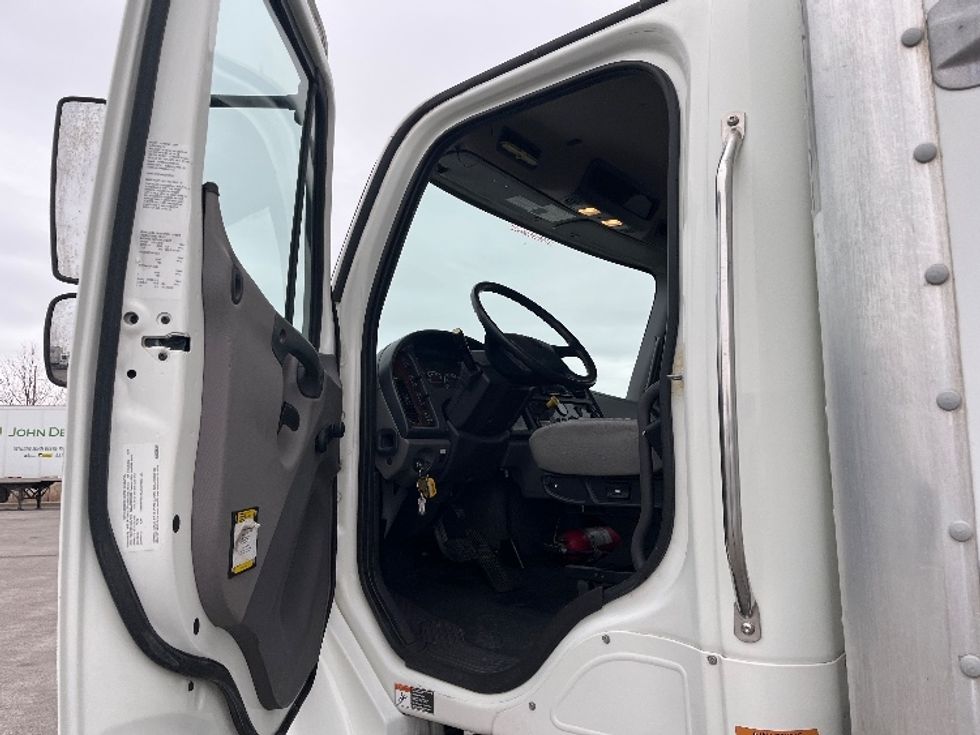 Medium Duty Box Truck-Light and Medium Duty Trucks-Freightliner-2020-M2-Davenport-IA-95,511\n\t\tmiles-$ 65,000 - Image 16