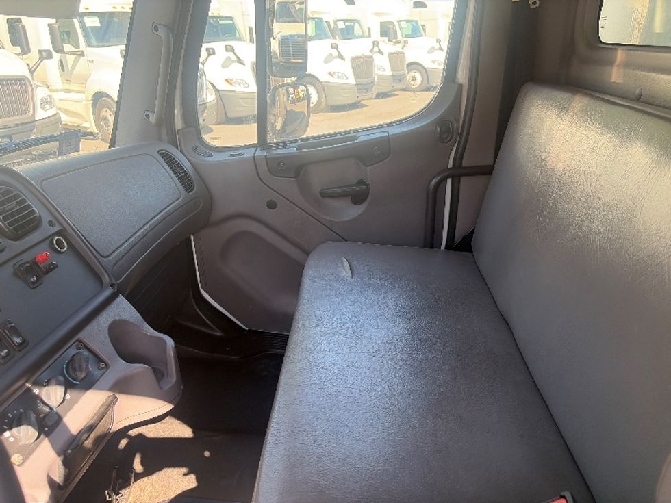 Medium Duty Box Truck-Light and Medium Duty Trucks-Freightliner-2020-M2-Dayton-NJ-114,875\n\t\tmiles-$ 57,000 - Image 13