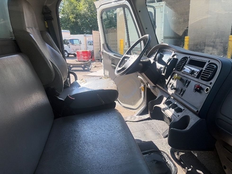 Medium Duty Box Truck-Light and Medium Duty Trucks-Freightliner-2020-M2-Dayton-NJ-114,875\n\t\tmiles-$ 57,000 - Image 14