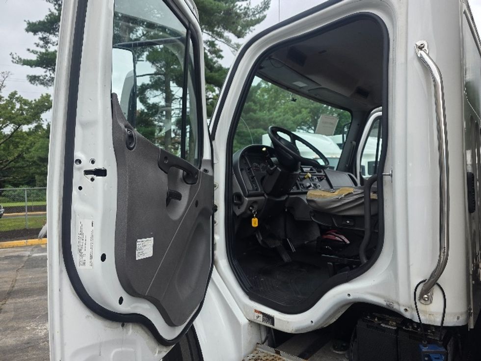 Medium Duty Box Truck-Light and Medium Duty Trucks-Freightliner-2020-M2-Dayton-NJ-114,894\n\t\tmiles-$ 46,500 - Image 16