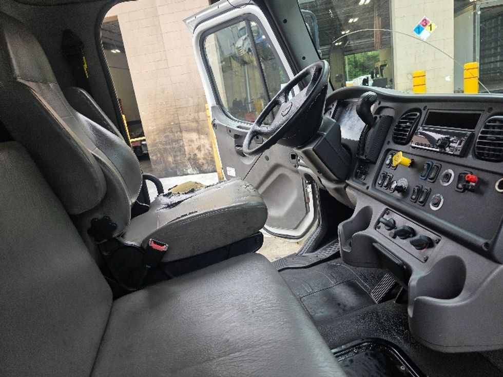 Medium Duty Box Truck-Light and Medium Duty Trucks-Freightliner-2020-M2-Dayton-NJ-114,894\n\t\tmiles-$ 46,500 - Image 22
