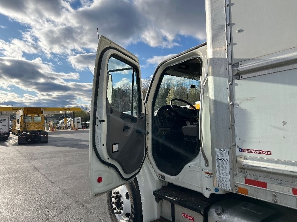 Medium Duty Box Truck-Light and Medium Duty Trucks-Freightliner-2020-M2-Dayton-NJ-140,552\n\t\tmiles-$ 53,500 - Image 16