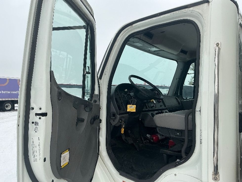 Medium Duty Box Truck-Light and Medium Duty Trucks-Freightliner-2020-M2-Dayton-OH-219,732\n\t\tmiles-$ 38,500 - Image 16