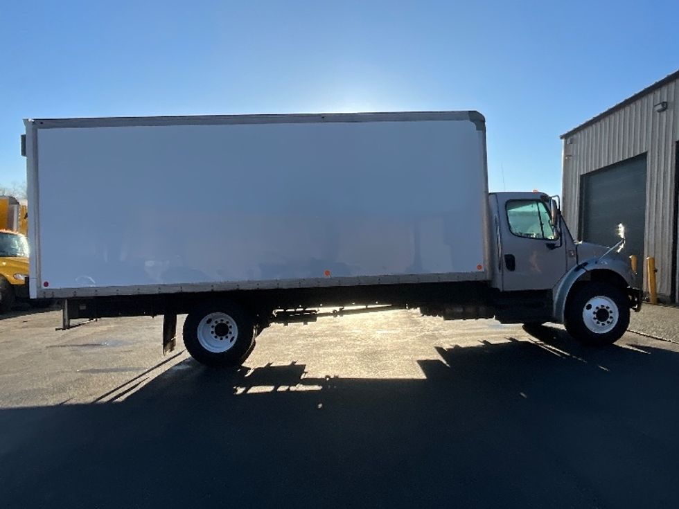 Medium Duty Box Truck-Light and Medium Duty Trucks-Freightliner-2020-M2-Delta-BC-121,027\n\t\tkm-$ 70,250 - Image 14