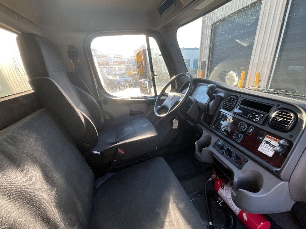 Medium Duty Box Truck-Light and Medium Duty Trucks-Freightliner-2020-M2-Delta-BC-121,027\n\t\tkm-$ 70,250 - Image 21