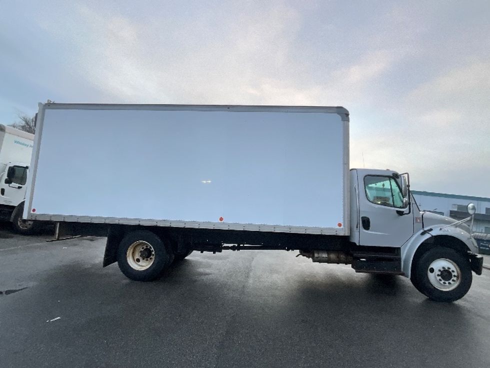 Medium Duty Box Truck-Light and Medium Duty Trucks-Freightliner-2020-M2-Delta-BC-77,981\n\t\tkm-$ 77,750 - Image 14