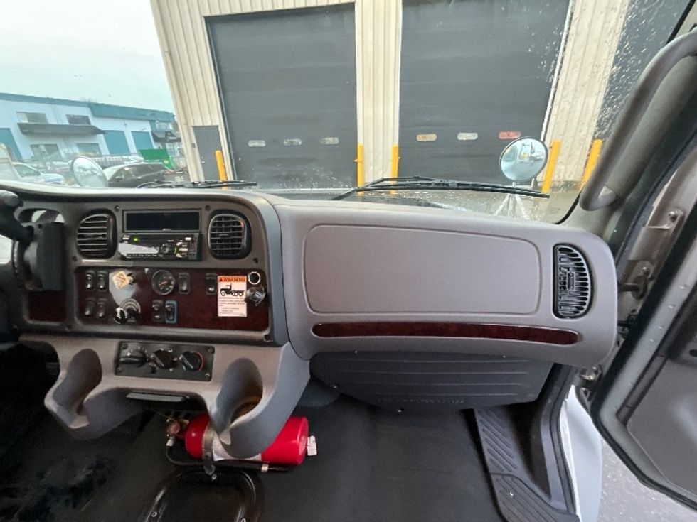 Medium Duty Box Truck-Light and Medium Duty Trucks-Freightliner-2020-M2-Delta-BC-77,981\n\t\tkm-$ 77,750 - Image 20