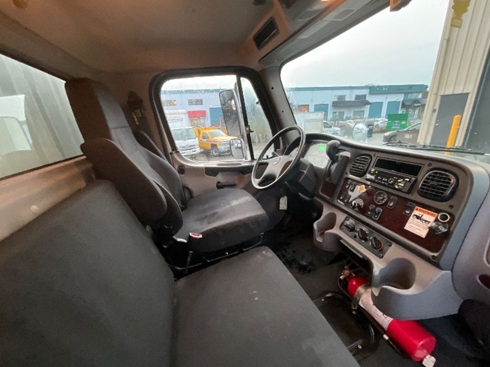 Medium Duty Box Truck-Light and Medium Duty Trucks-Freightliner-2020-M2-Delta-BC-77,981\n\t\tkm-$ 77,750 - Image 21