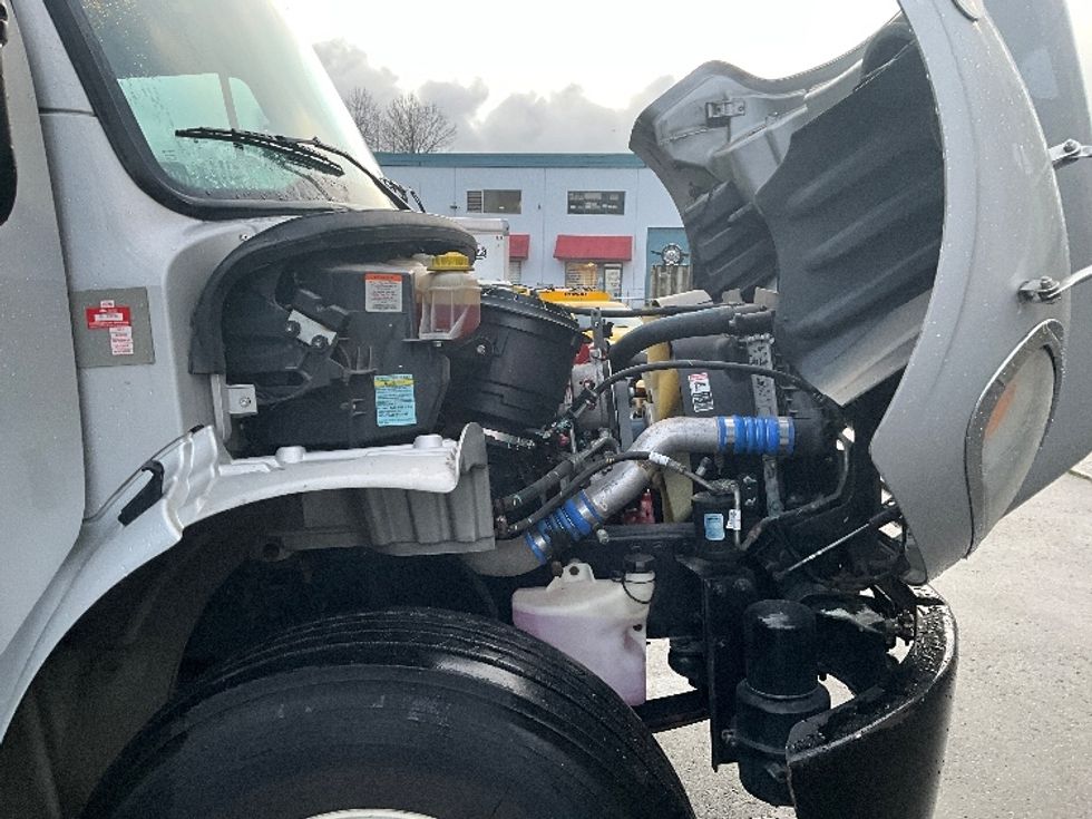 Medium Duty Box Truck-Light and Medium Duty Trucks-Freightliner-2020-M2-Delta-BC-77,981\n\t\tkm-$ 77,750 - Image 22