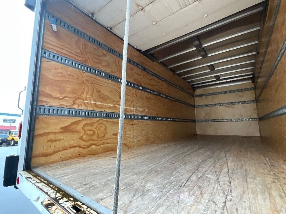 Medium Duty Box Truck-Light and Medium Duty Trucks-Freightliner-2020-M2-Delta-BC-81,802\n\t\tkm-$ 73,250 - Image 10