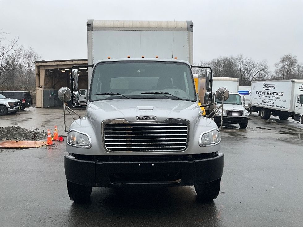 Medium Duty Box Truck-Light and Medium Duty Trucks-Freightliner-2020-M2-Delta-BC-81,802\n\t\tkm-$ 73,250 - Image 2