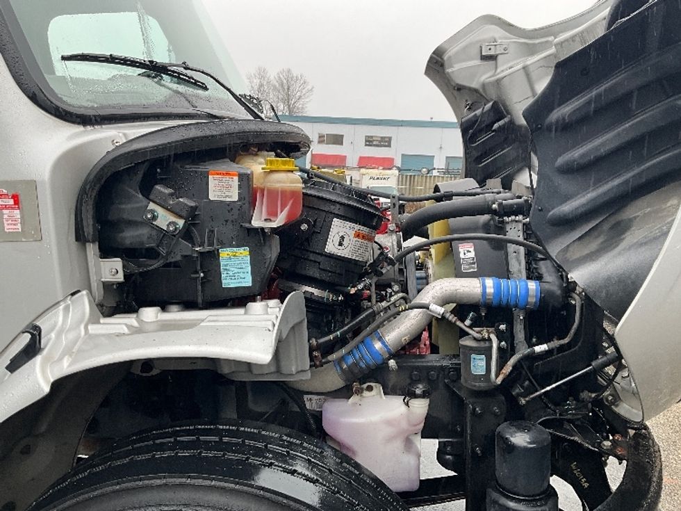 Medium Duty Box Truck-Light and Medium Duty Trucks-Freightliner-2020-M2-Delta-BC-81,802\n\t\tkm-$ 73,250 - Image 22